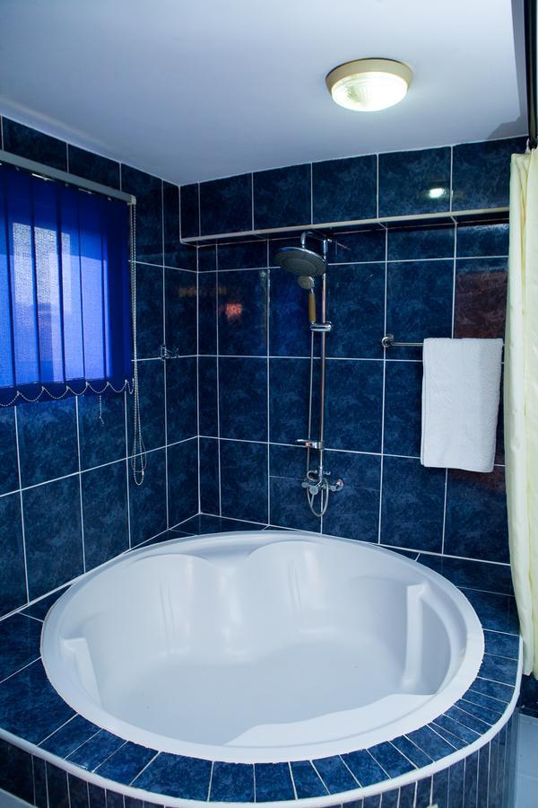 Maxwell Court Apartments Akra Zewnętrze zdjęcie