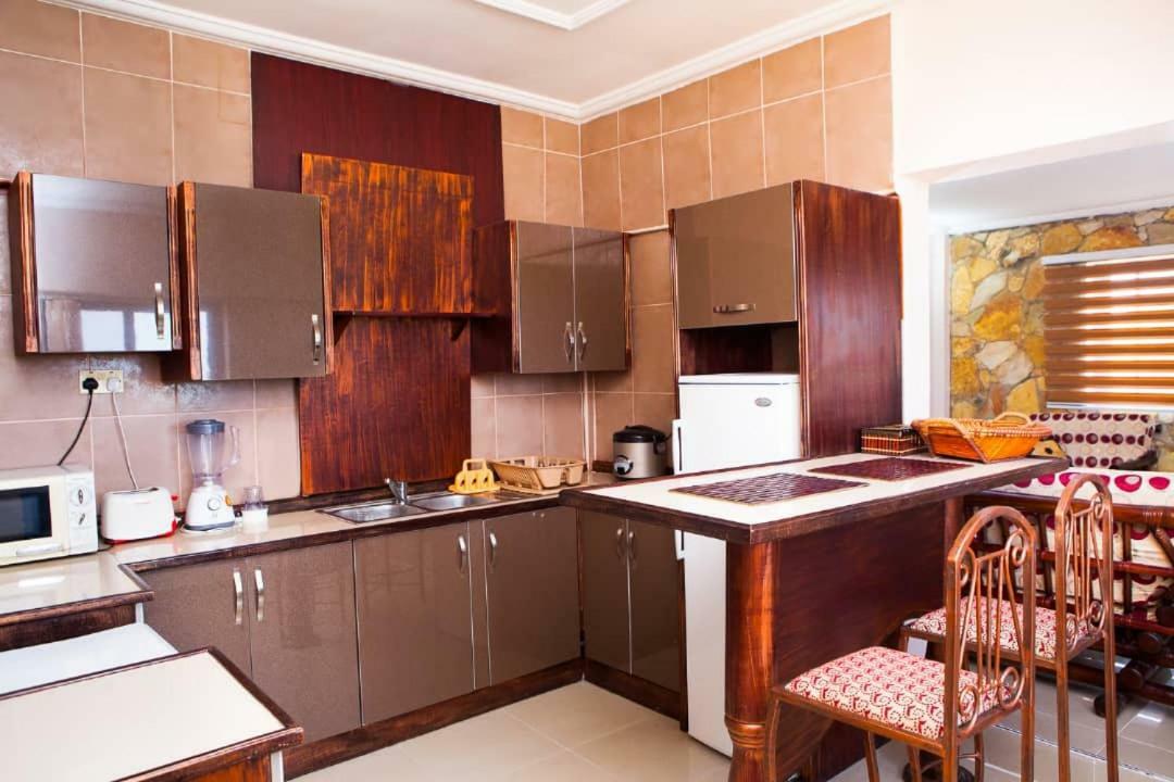 Maxwell Court Apartments Akra Zewnętrze zdjęcie